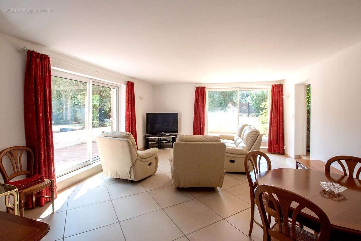 Maison à ROQUEFORT-LES-PINS