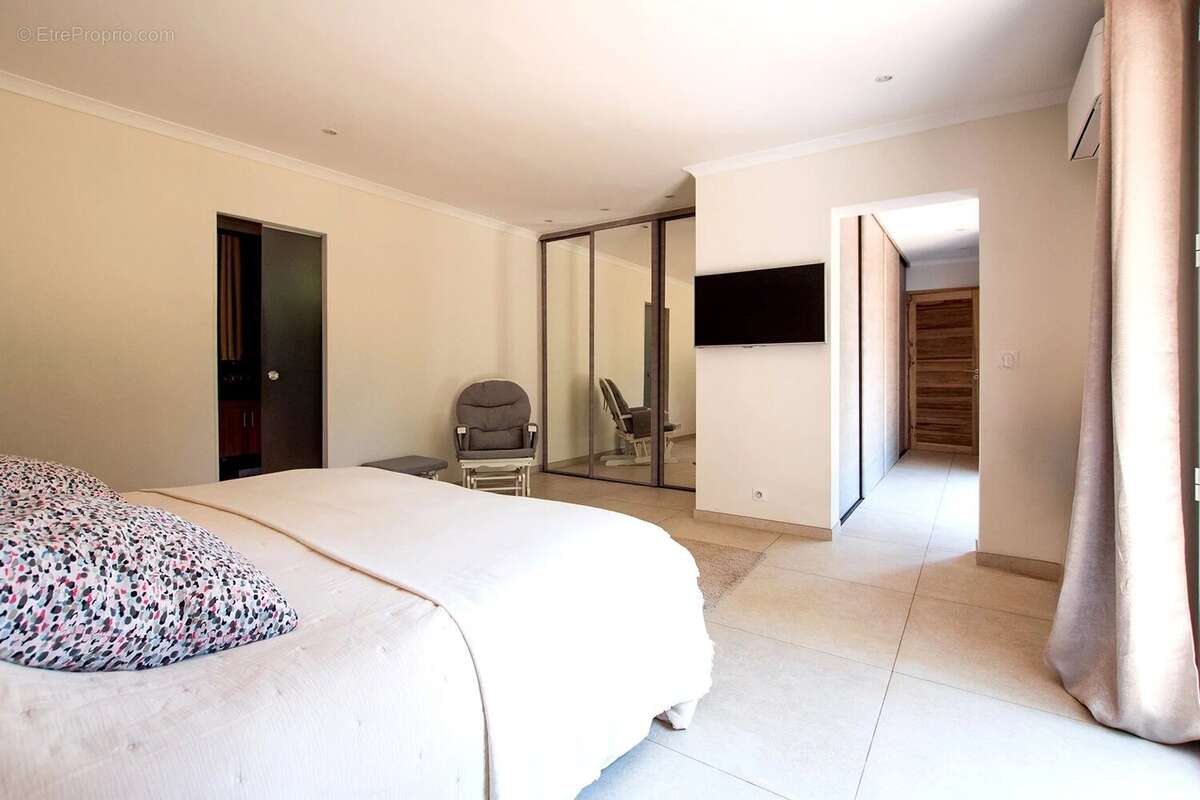 Maison à ROQUEFORT-LES-PINS