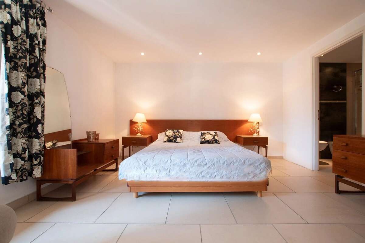 Maison à ROQUEFORT-LES-PINS