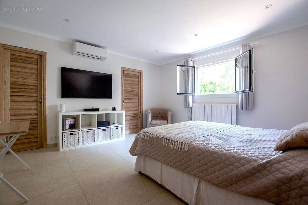 Maison à ROQUEFORT-LES-PINS