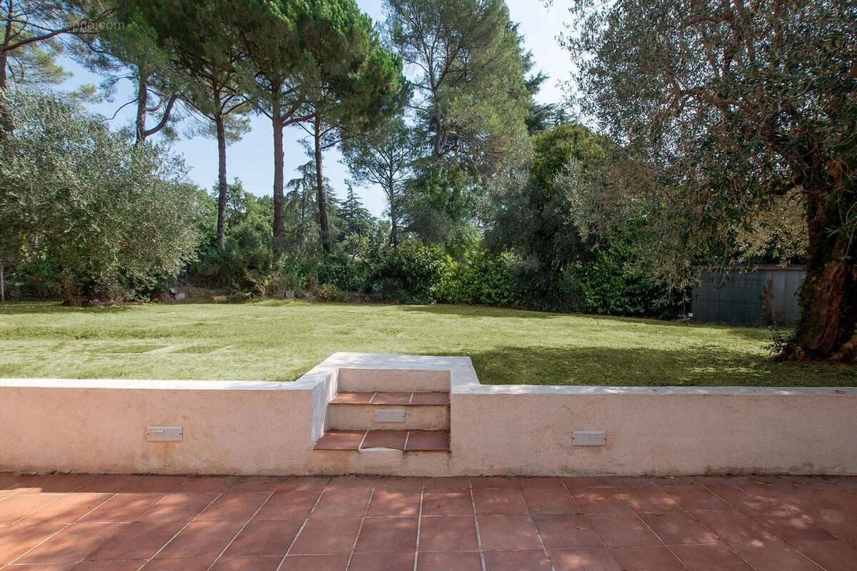 Maison à ROQUEFORT-LES-PINS