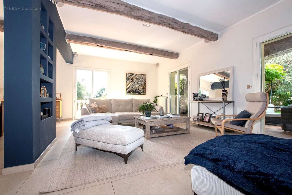 Maison à ROQUEFORT-LES-PINS