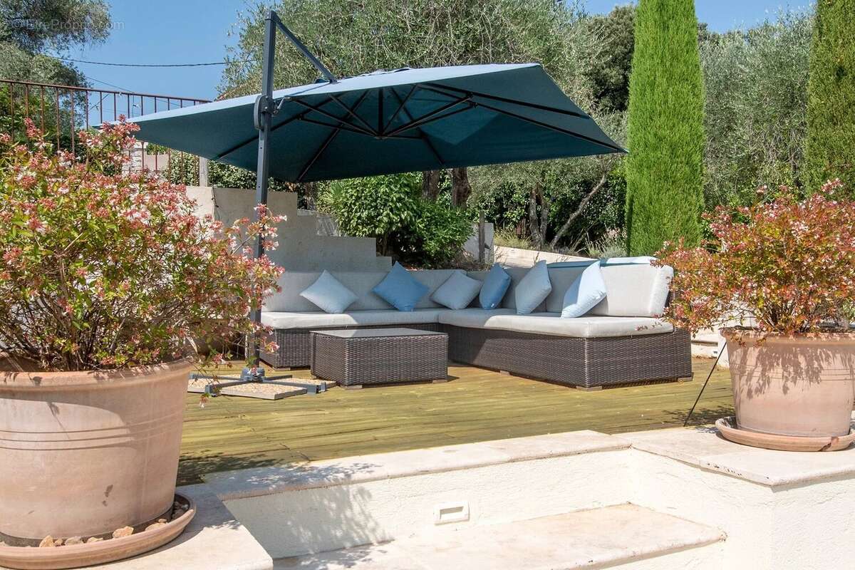 Maison à ROQUEFORT-LES-PINS