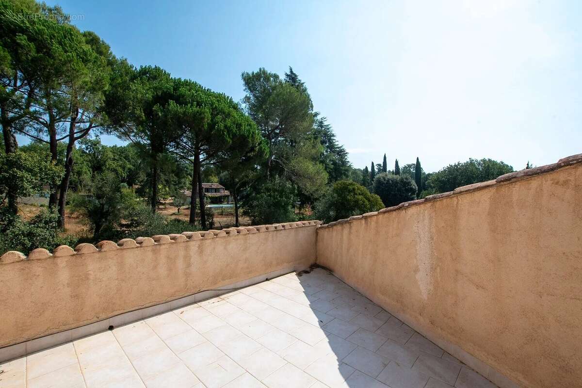 Maison à ROQUEFORT-LES-PINS