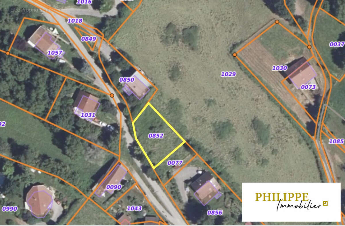 Terrain à HURTIERES