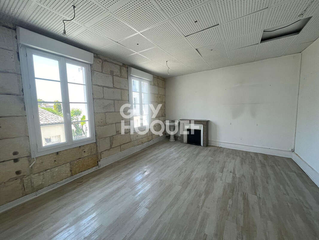 Appartement à COZES