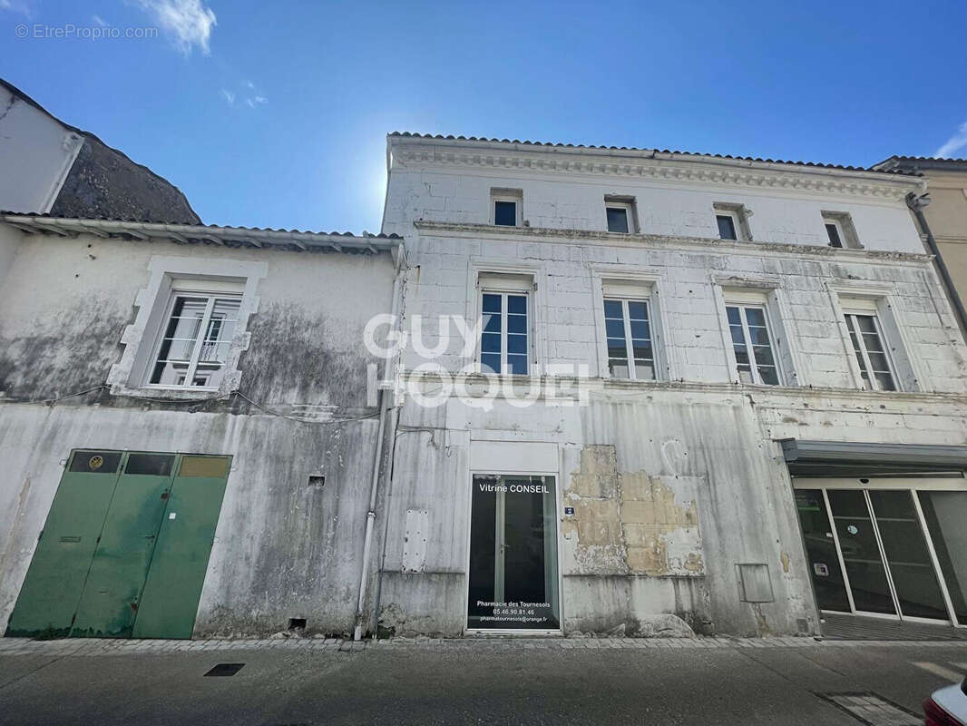 Appartement à COZES