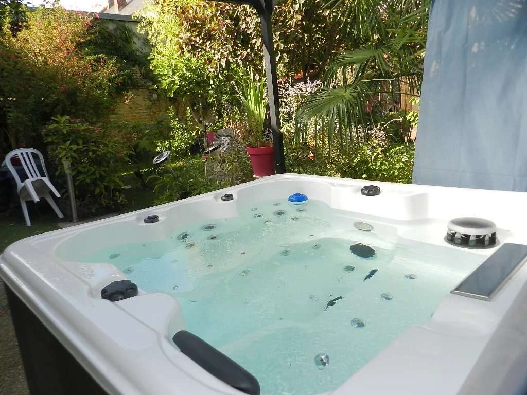 Maison à SAINT-PIERRE-SUR-DIVES