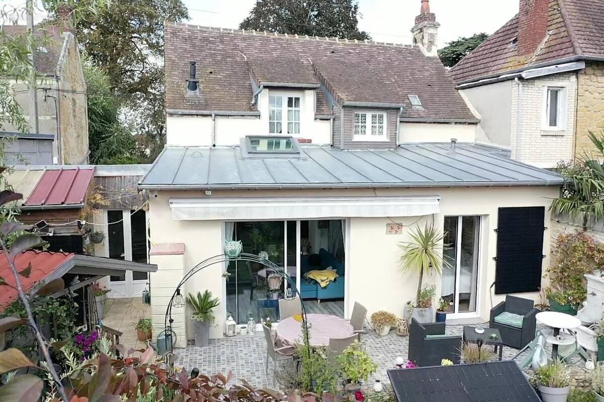 Maison à SAINT-PIERRE-SUR-DIVES