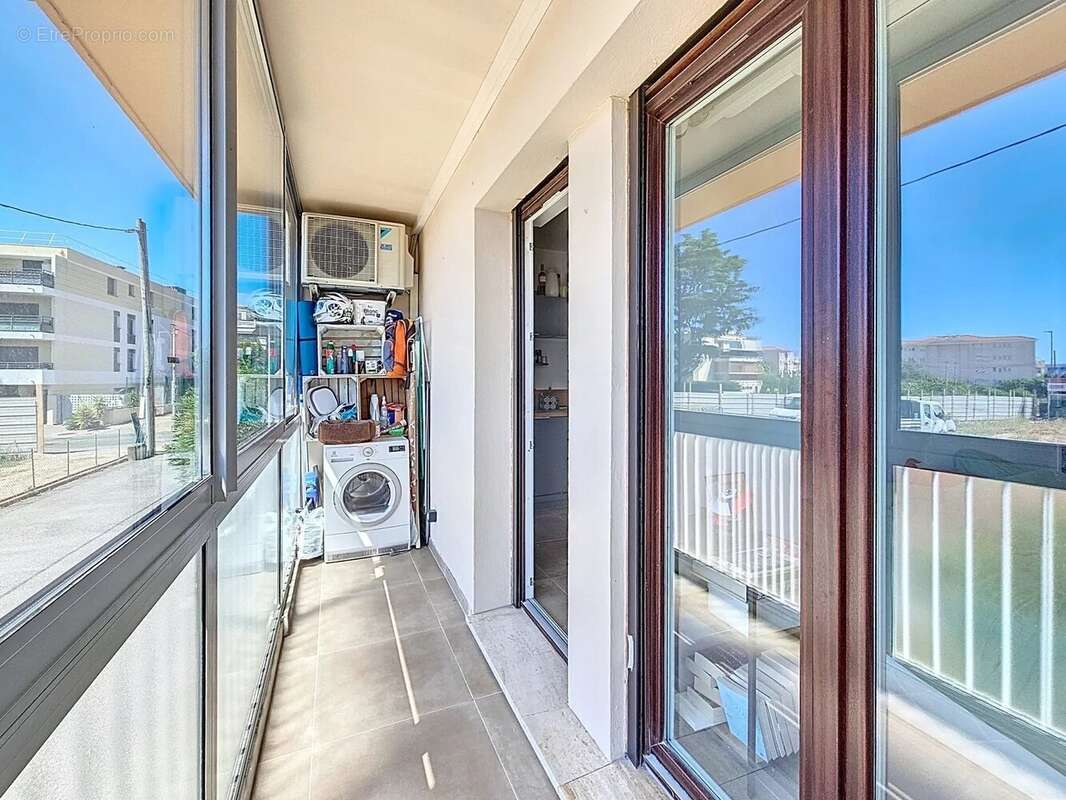 Appartement à SAINT-LAURENT-DU-VAR