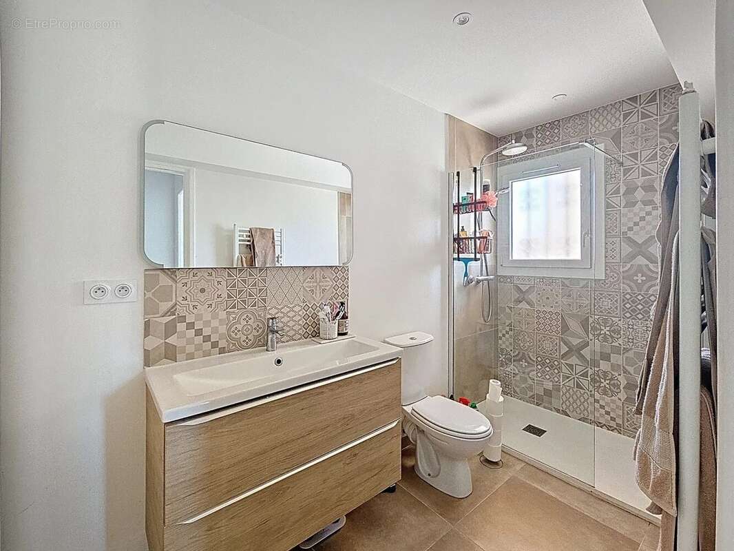 Appartement à SAINT-LAURENT-DU-VAR