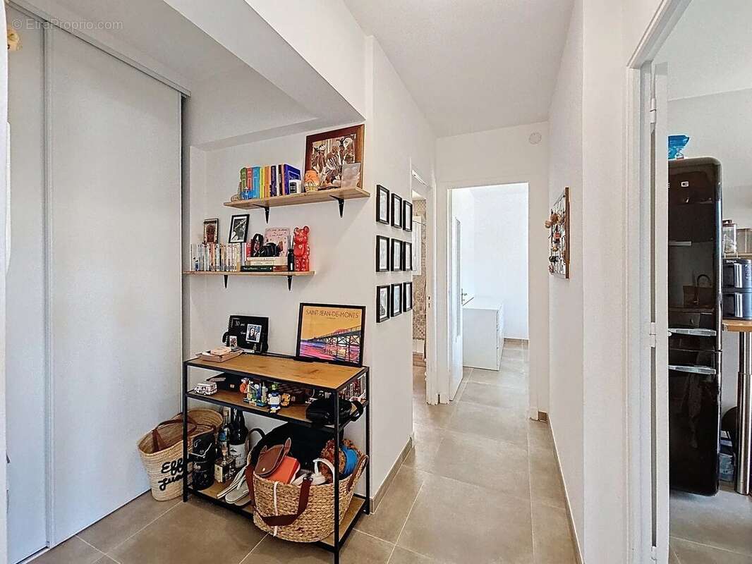 Appartement à SAINT-LAURENT-DU-VAR