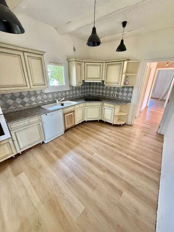 Maison à SAINT-LAURENT-DU-VAR