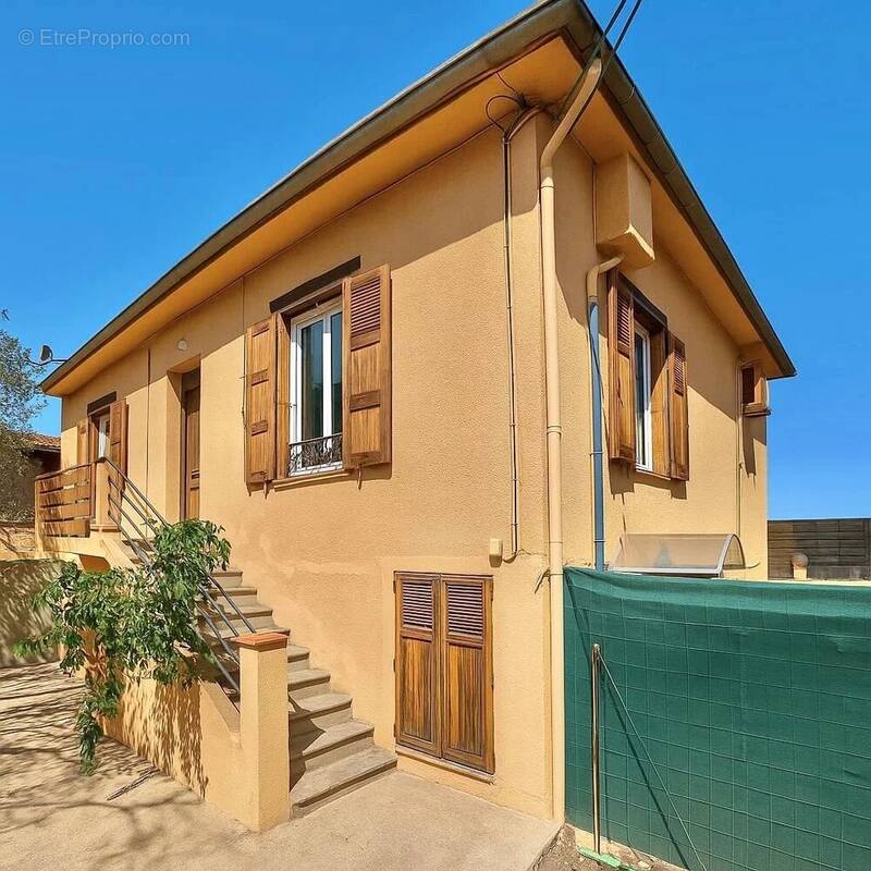 Maison à SAINT-LAURENT-DU-VAR