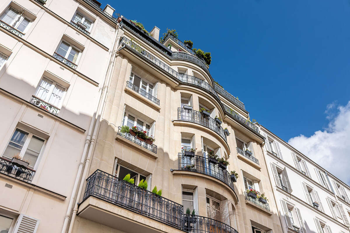 Appartement à PARIS-17E