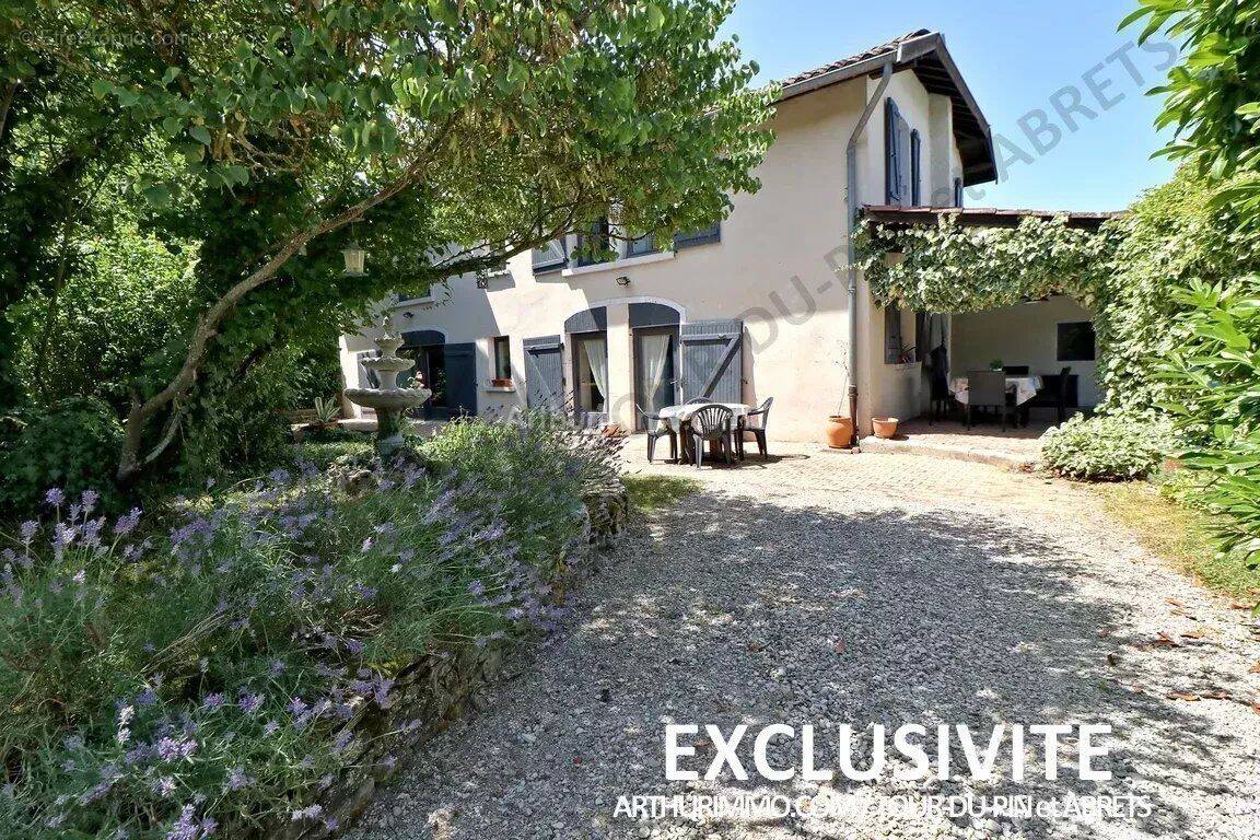 Maison à LA TOUR-DU-PIN