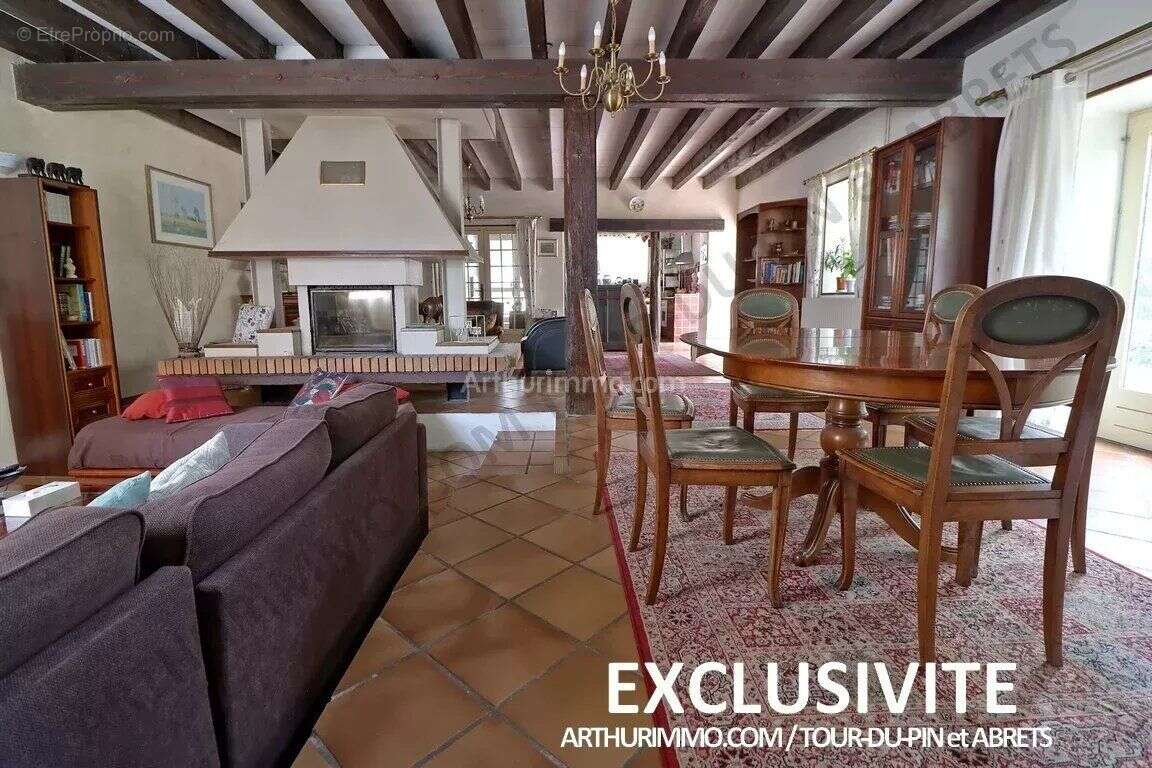 Maison à LA TOUR-DU-PIN