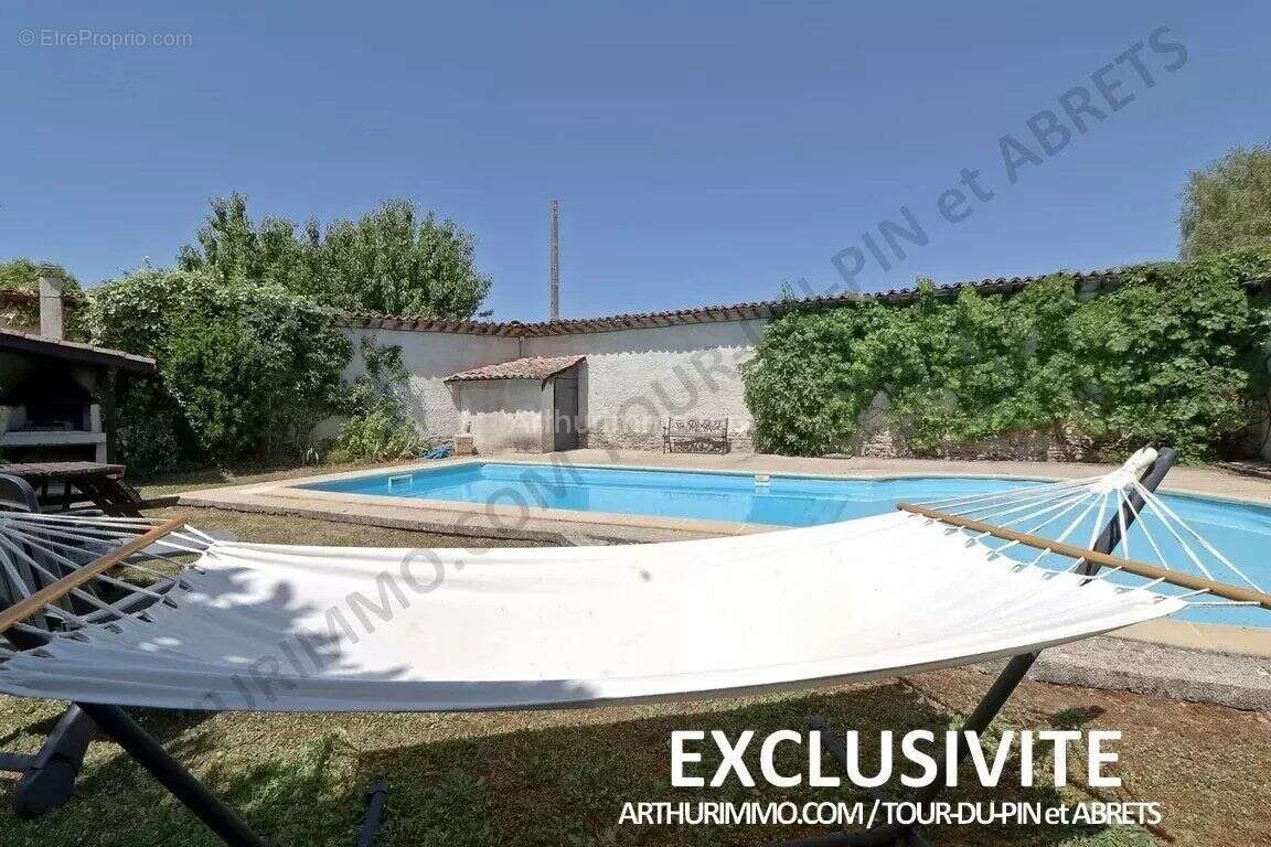 Maison à LA TOUR-DU-PIN