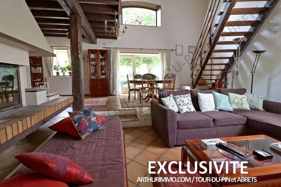 Maison à LA TOUR-DU-PIN