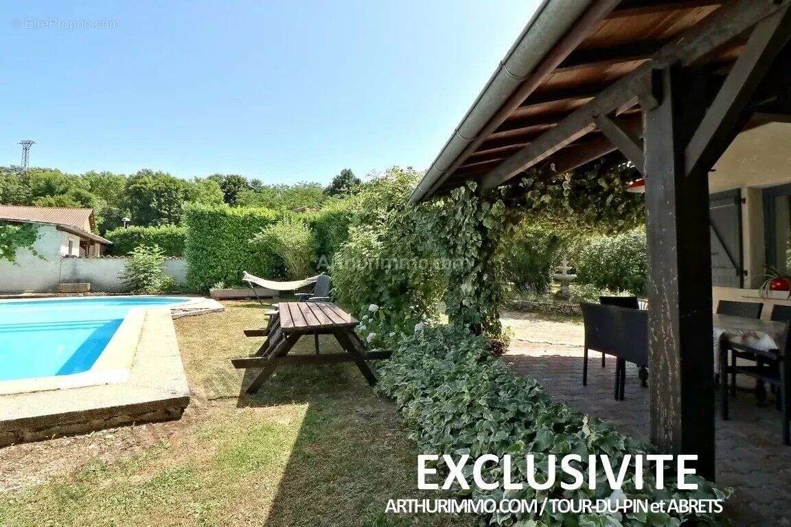 Maison à LA TOUR-DU-PIN