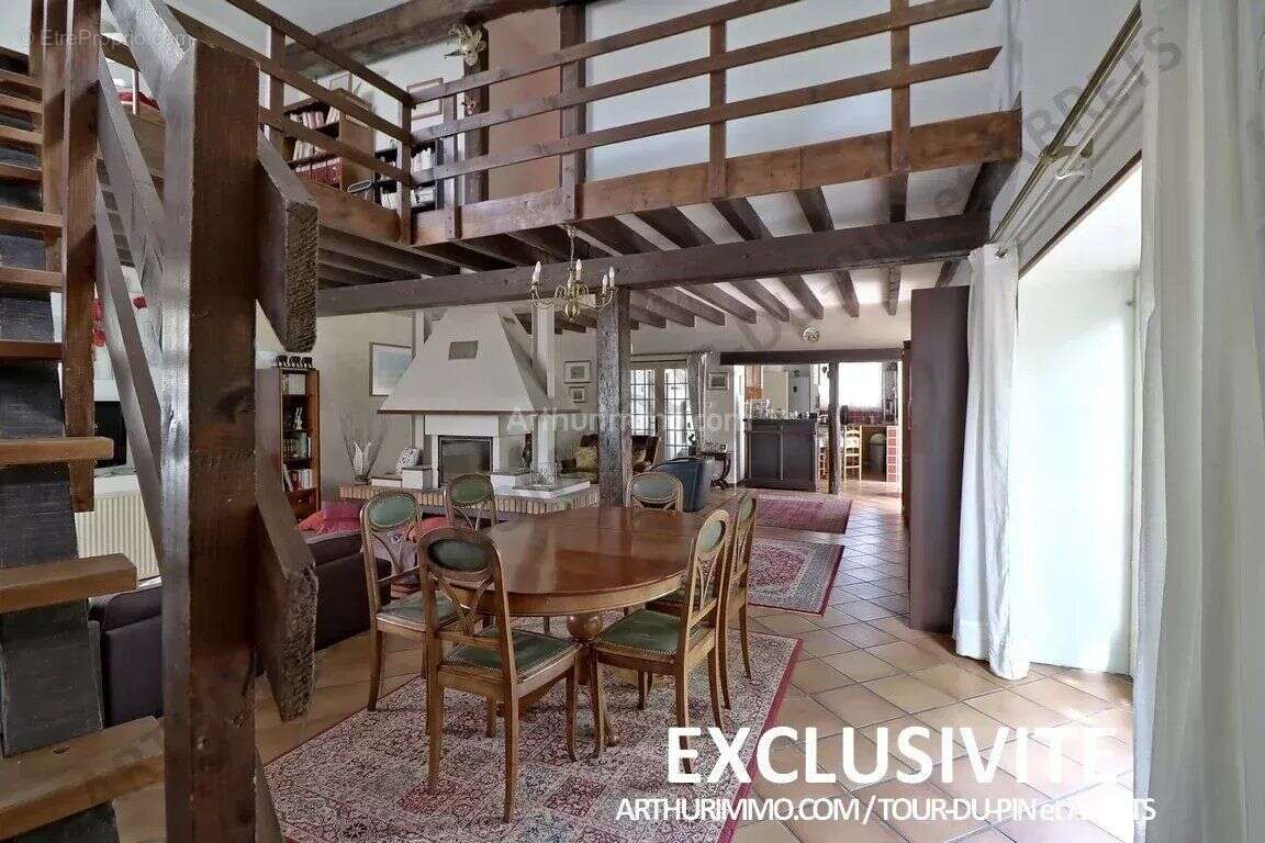 Maison à LA TOUR-DU-PIN