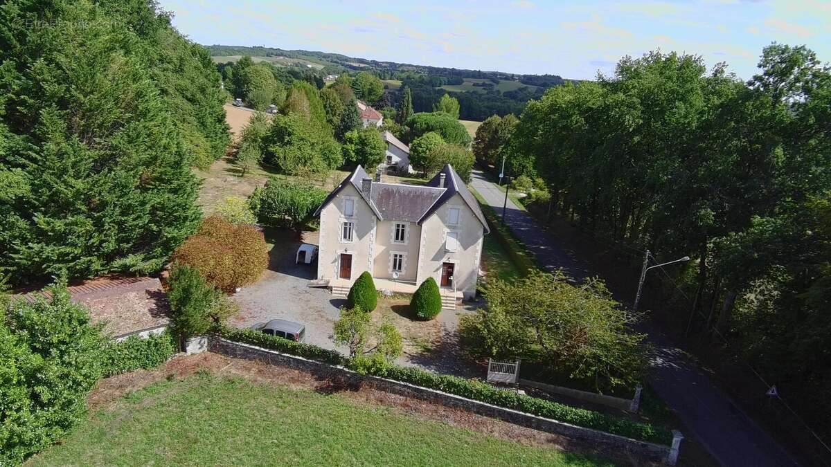 Maison à LANOUAILLE