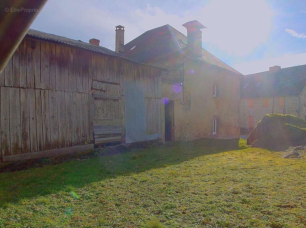 Maison à SAINT-MERD-LA-BREUILLE