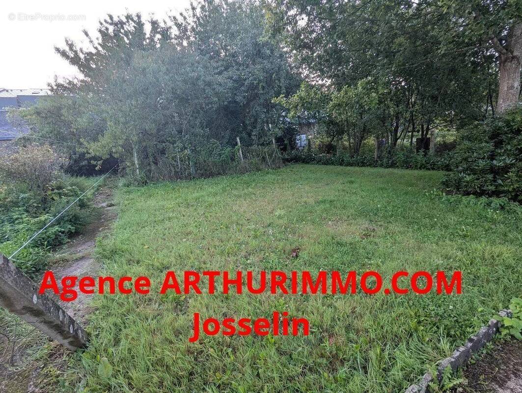 Terrain à JOSSELIN