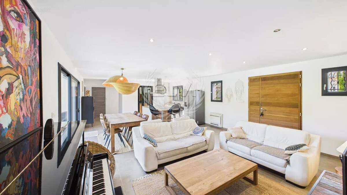 Maison à PLAN-DE-LA-TOUR