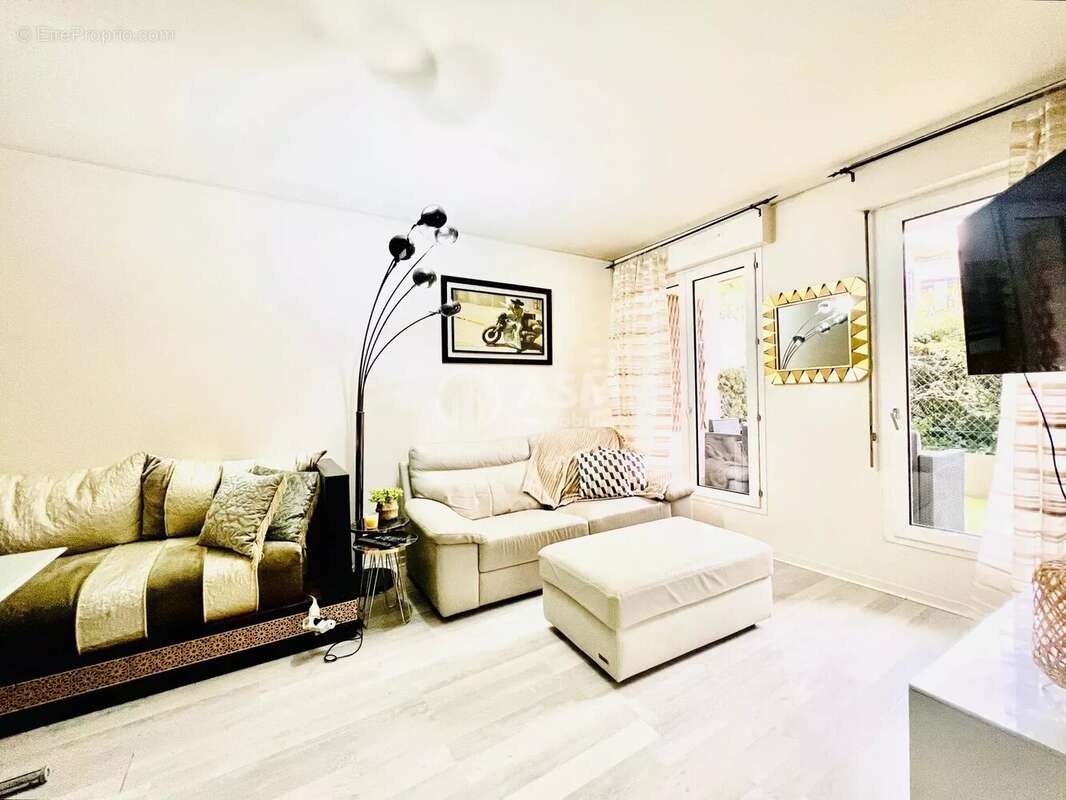 Appartement à COURBEVOIE