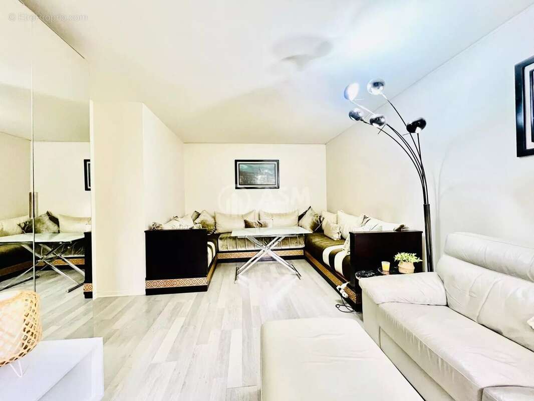 Appartement à COURBEVOIE