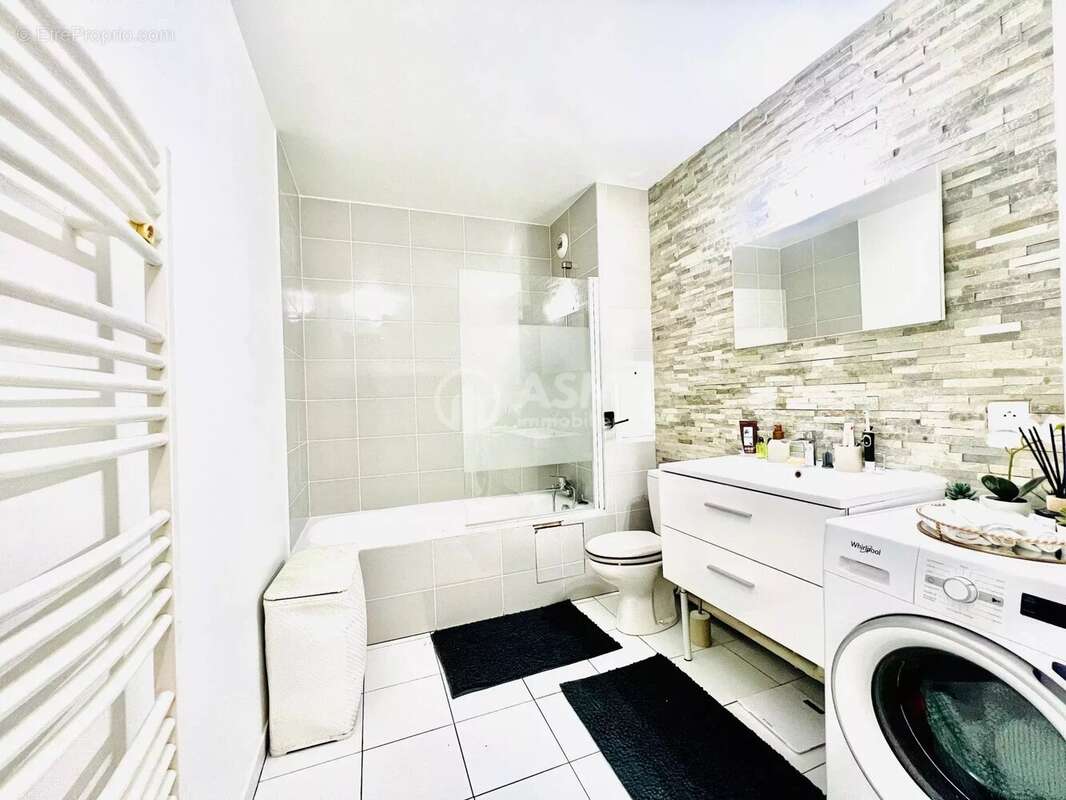 Appartement à COURBEVOIE