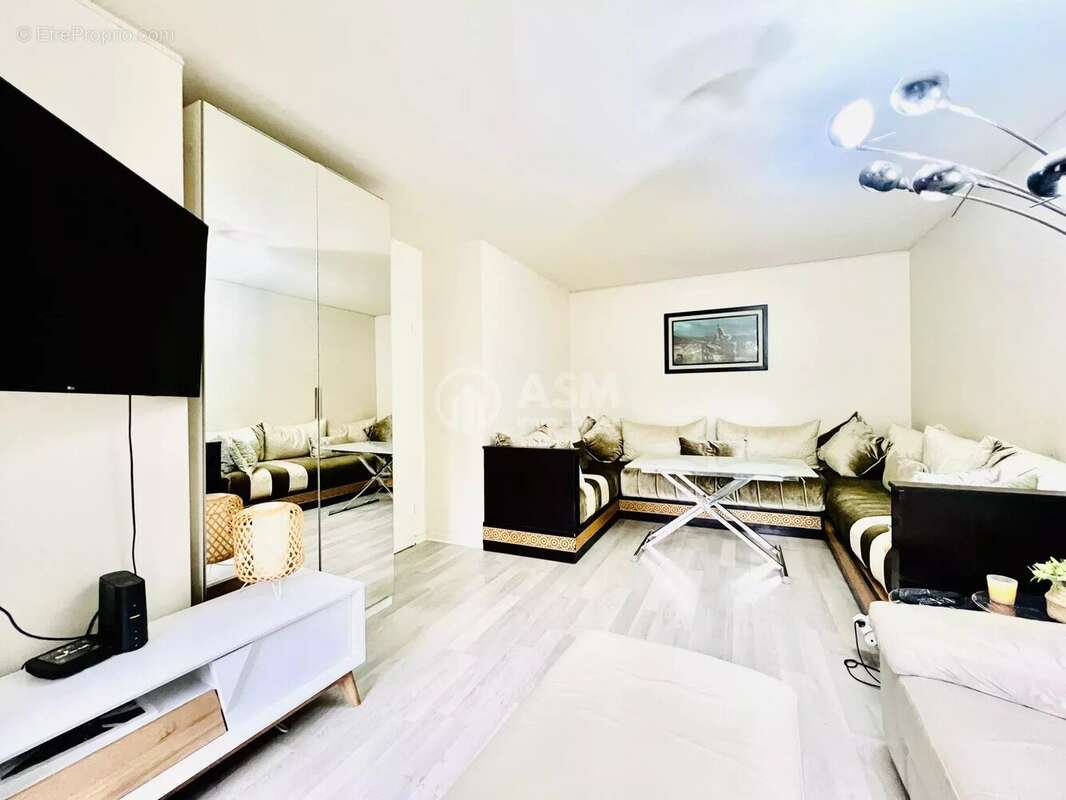 Appartement à COURBEVOIE