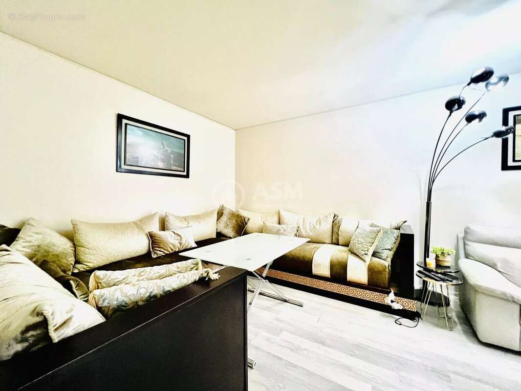 Appartement à COURBEVOIE