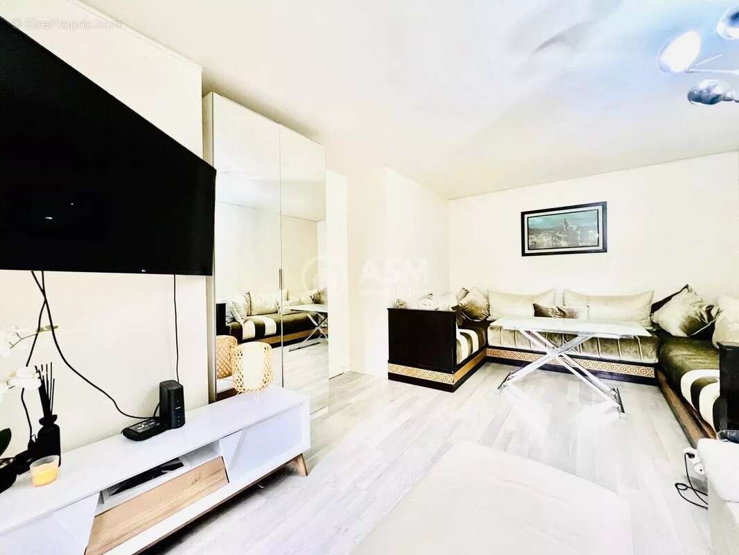 Appartement à COURBEVOIE