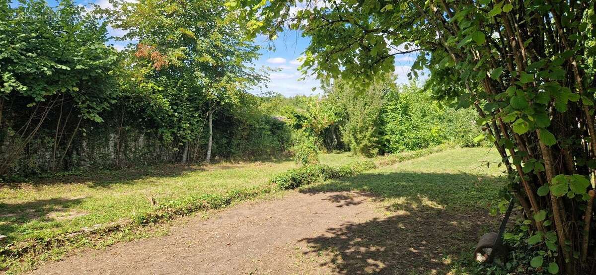 Terrain à VENEUX-LES-SABLONS