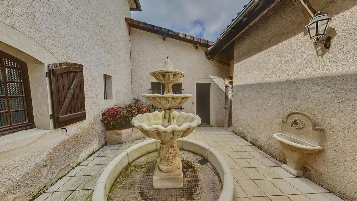 Patio 1 - Maison à VIC-FEZENSAC