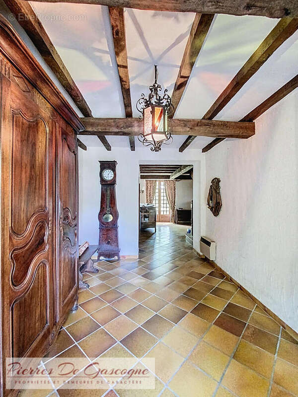 ref272800001 - Maison à VIC-FEZENSAC