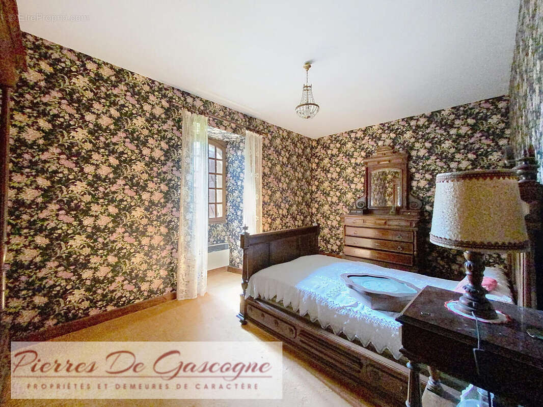 ref272800014 - Maison à VIC-FEZENSAC