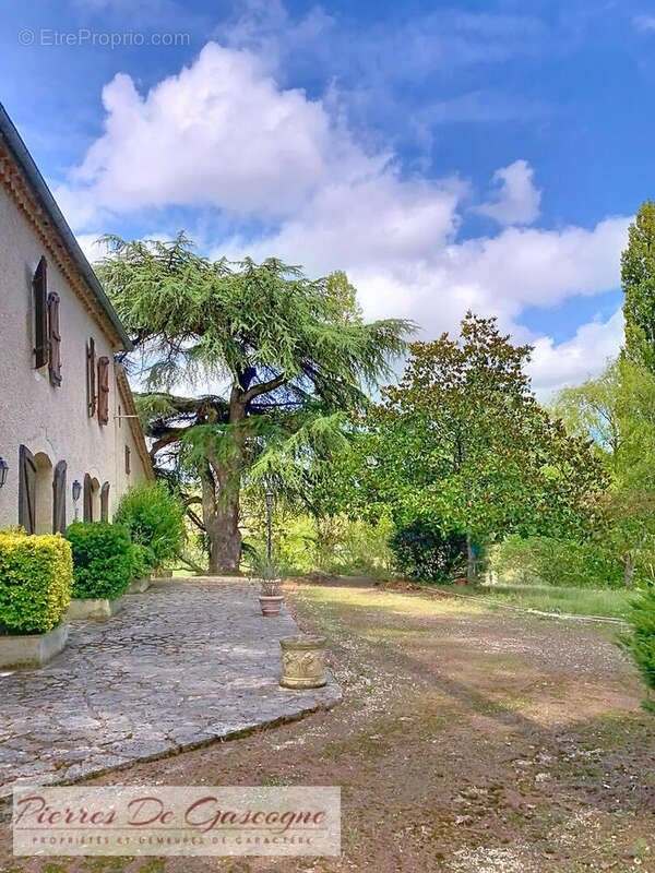 ref272800026 - Maison à VIC-FEZENSAC