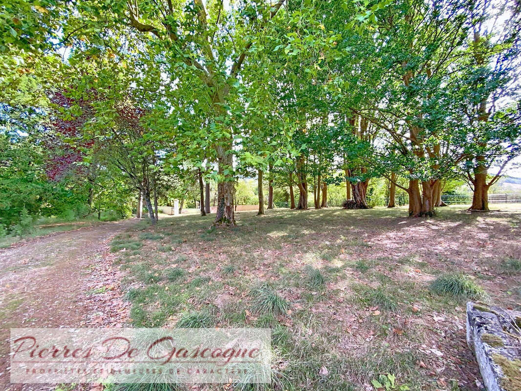 ref272800036 - Maison à VIC-FEZENSAC