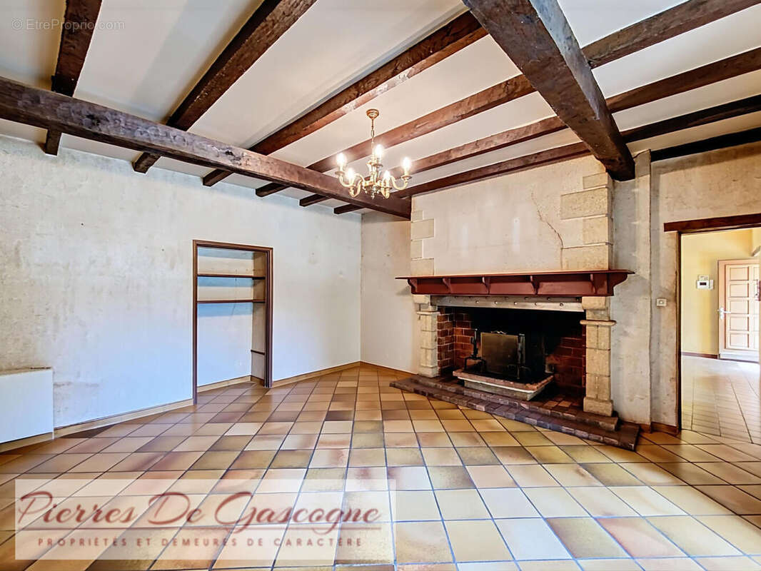 ref272800040 - Maison à VIC-FEZENSAC