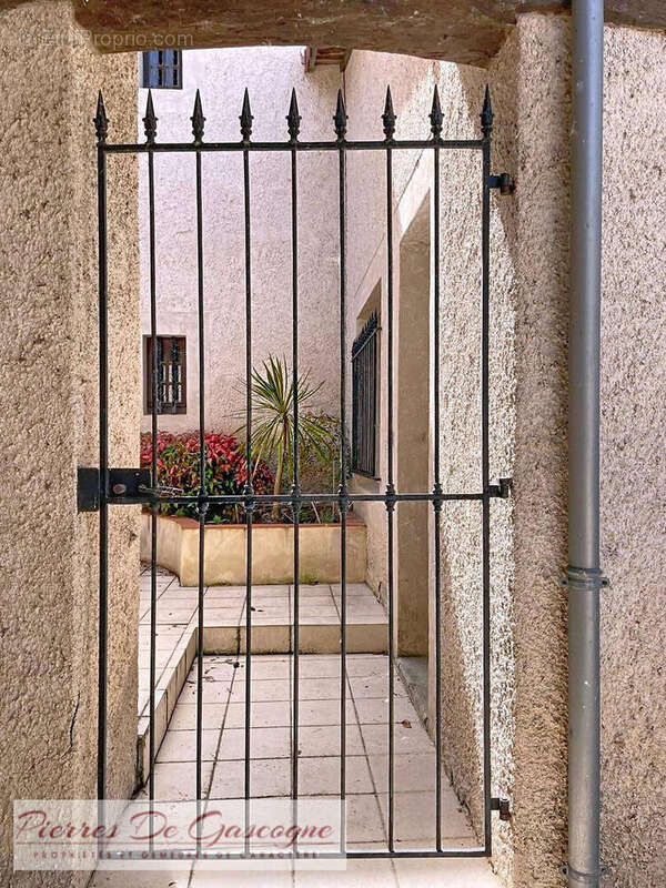 ref272800045 - Maison à VIC-FEZENSAC