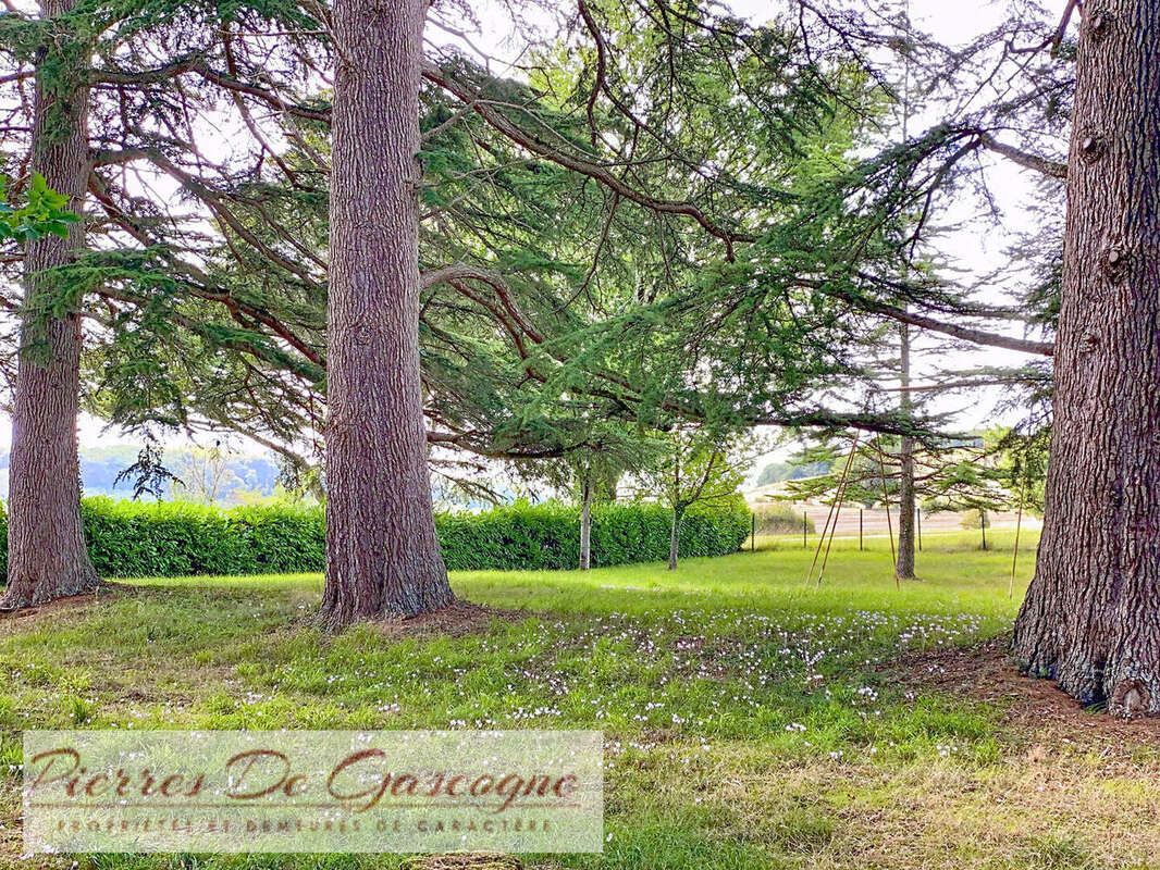 Maison à VIC-FEZENSAC