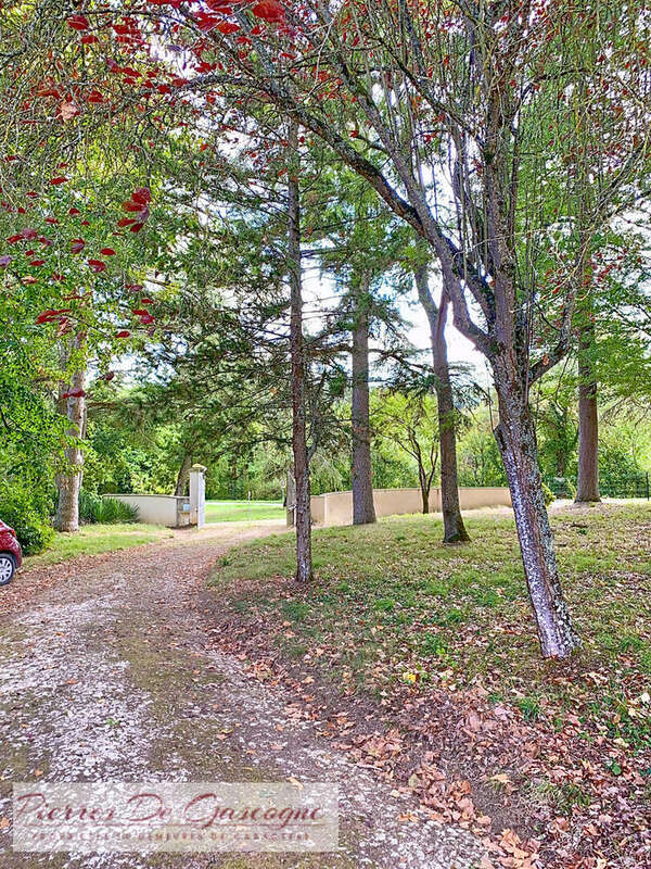 Maison à VIC-FEZENSAC