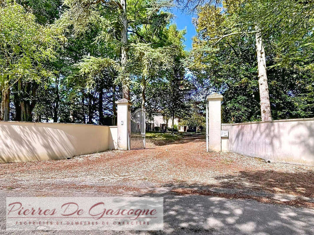 Maison à VIC-FEZENSAC