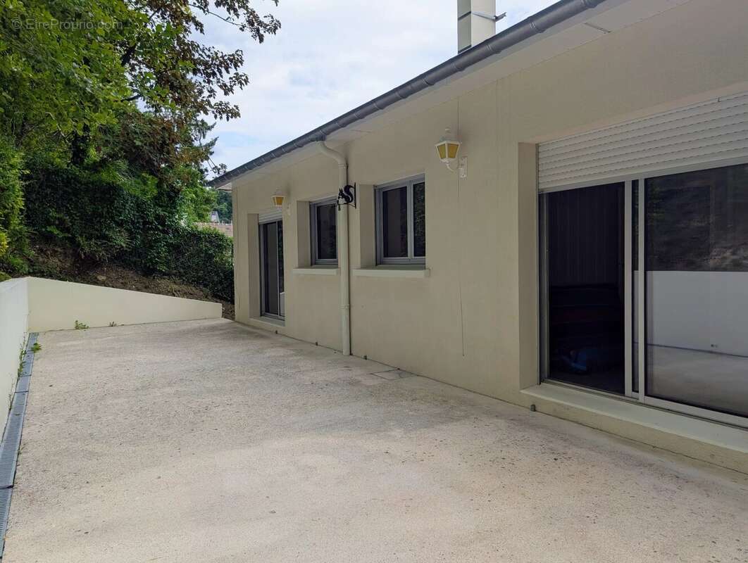 Maison à FONTAINE-LE-PORT