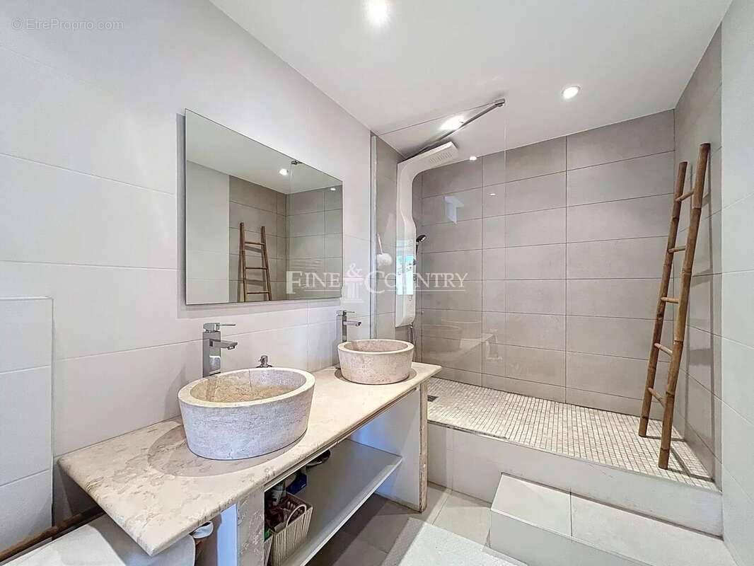 Appartement à MOUGINS