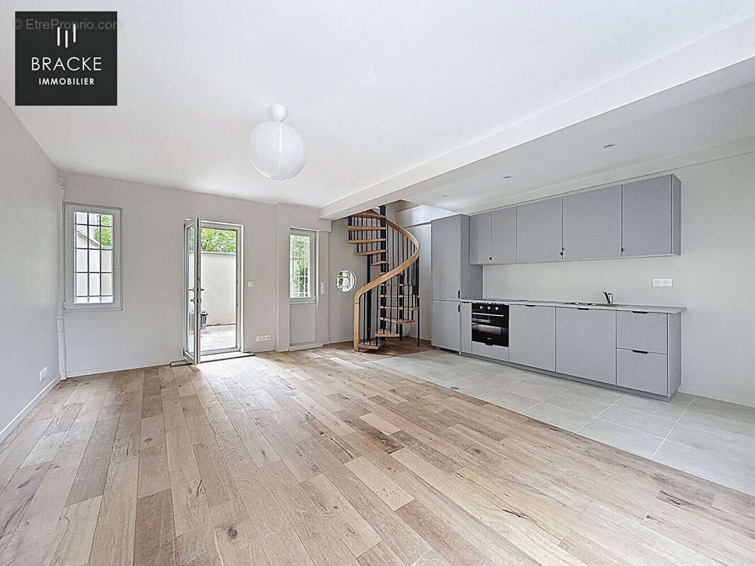 Maison à COURBEVOIE