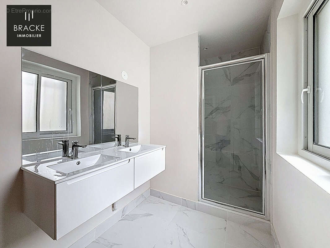 Maison à COURBEVOIE